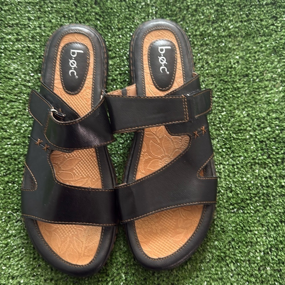 NWOT BOC Women’s Black Slip on Sandals with Adjustable Side Strap